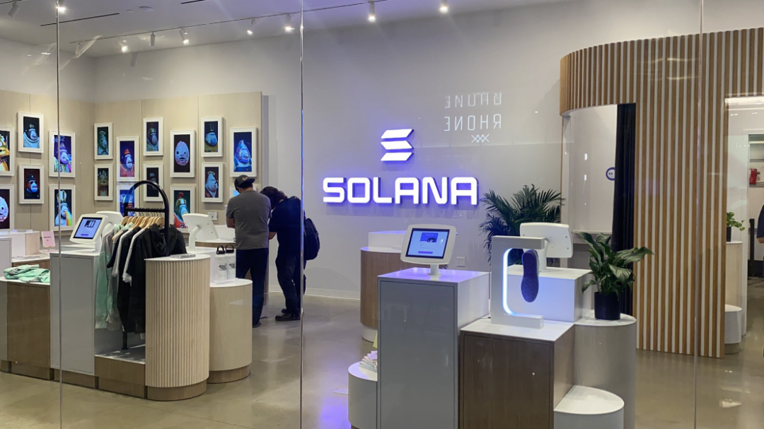 Solana「迷惑行为」：造手机、开门店
